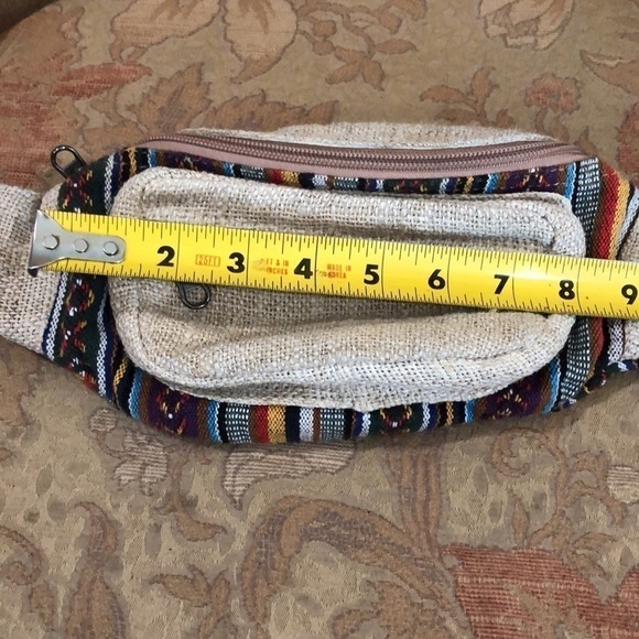 No brand Tribal print and burlap Fanny pack. Adjustable strap. 3 compartments. - Picture 11 of 12
